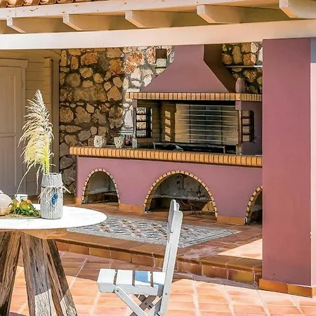 Sleeps 6 Air Con Wifi