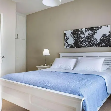 Sleeps 6 Air Con Wifi *
