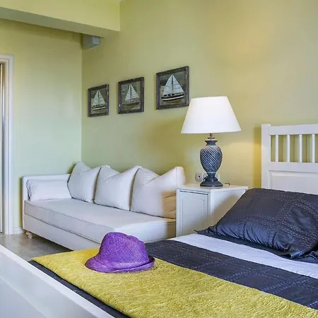 Sleeps 6 Air Con Wifi 사미